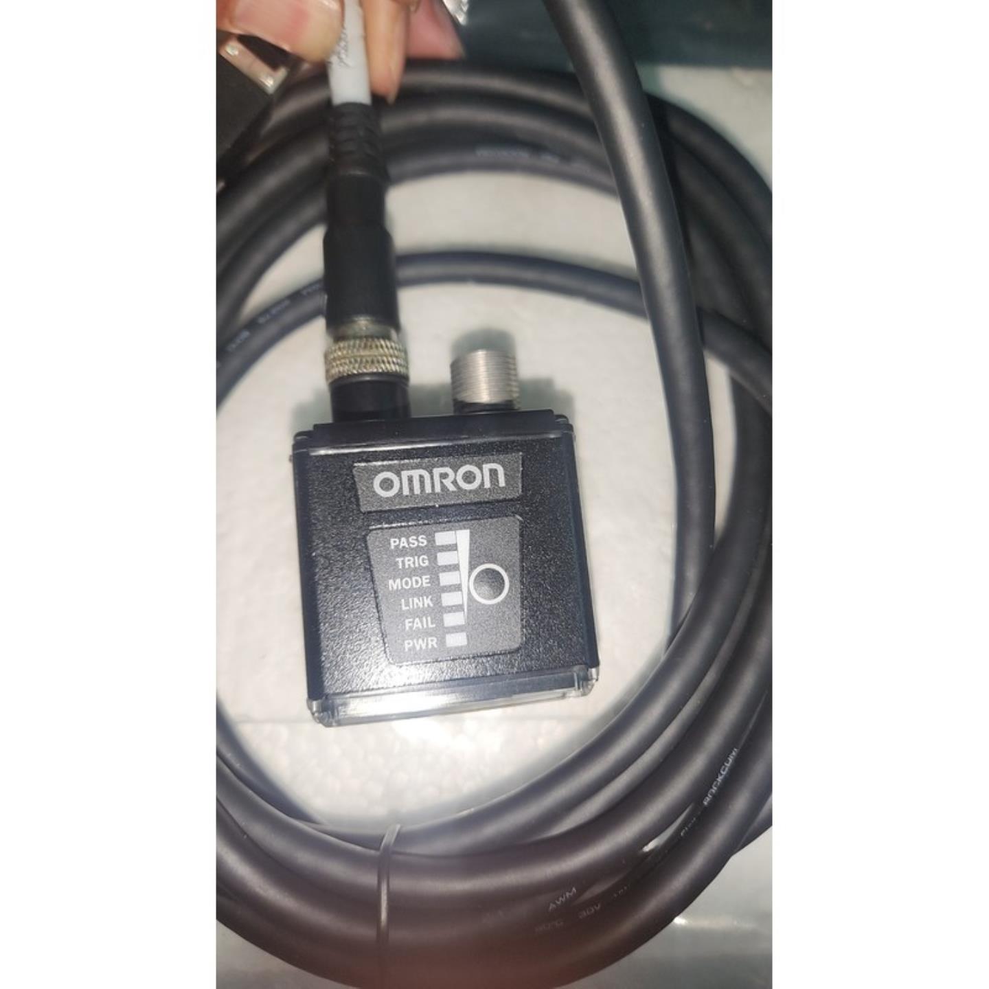 OMRON  V430-F000M12M 读码器 扫码