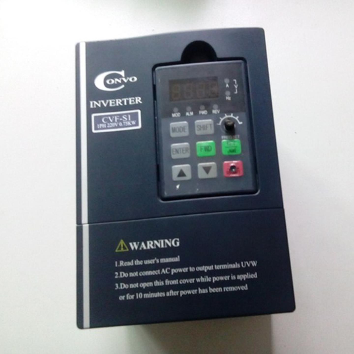 9成新的康沃变频器 FSCS011-0K75-1P220-A-AP-NNNN-01V01 包好