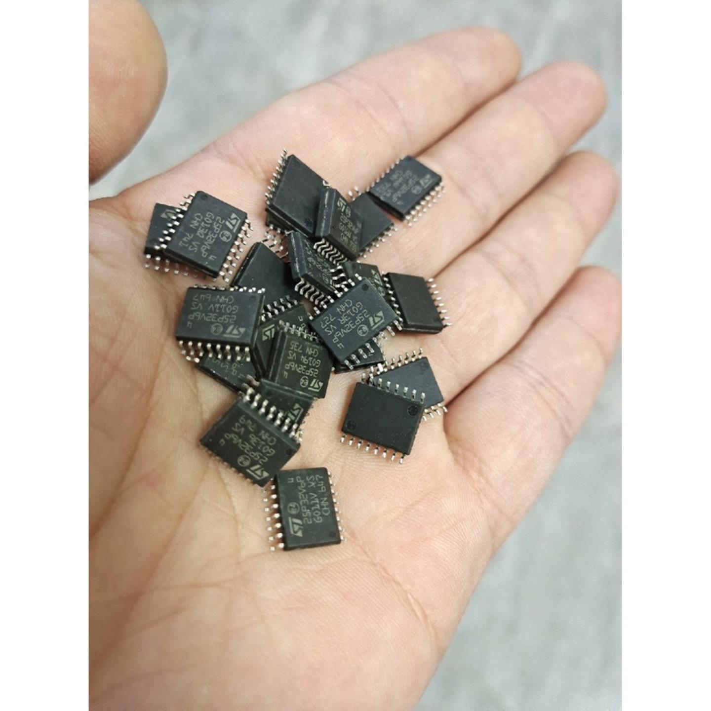 ST 25P32V6P 拆机 一共943只