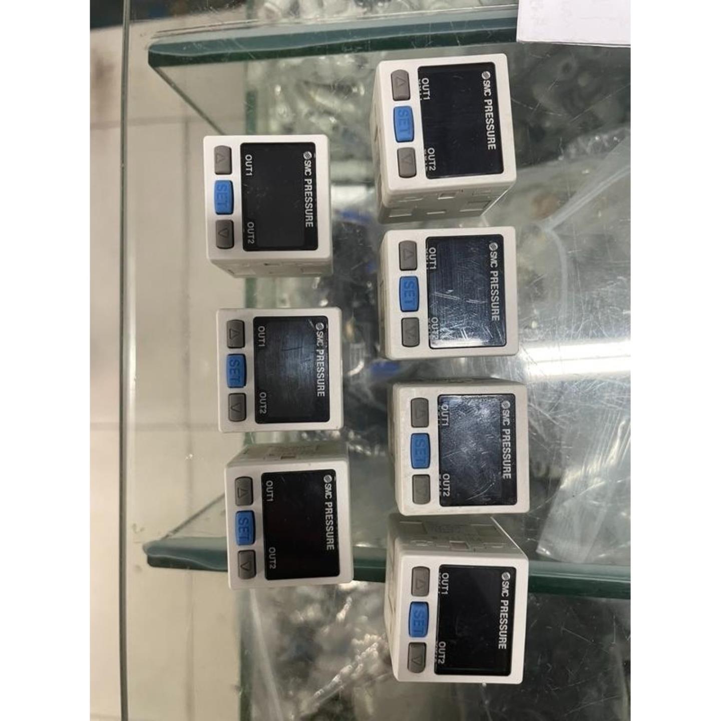 SMC压力传感控制器  PSE301-M  成色新议价