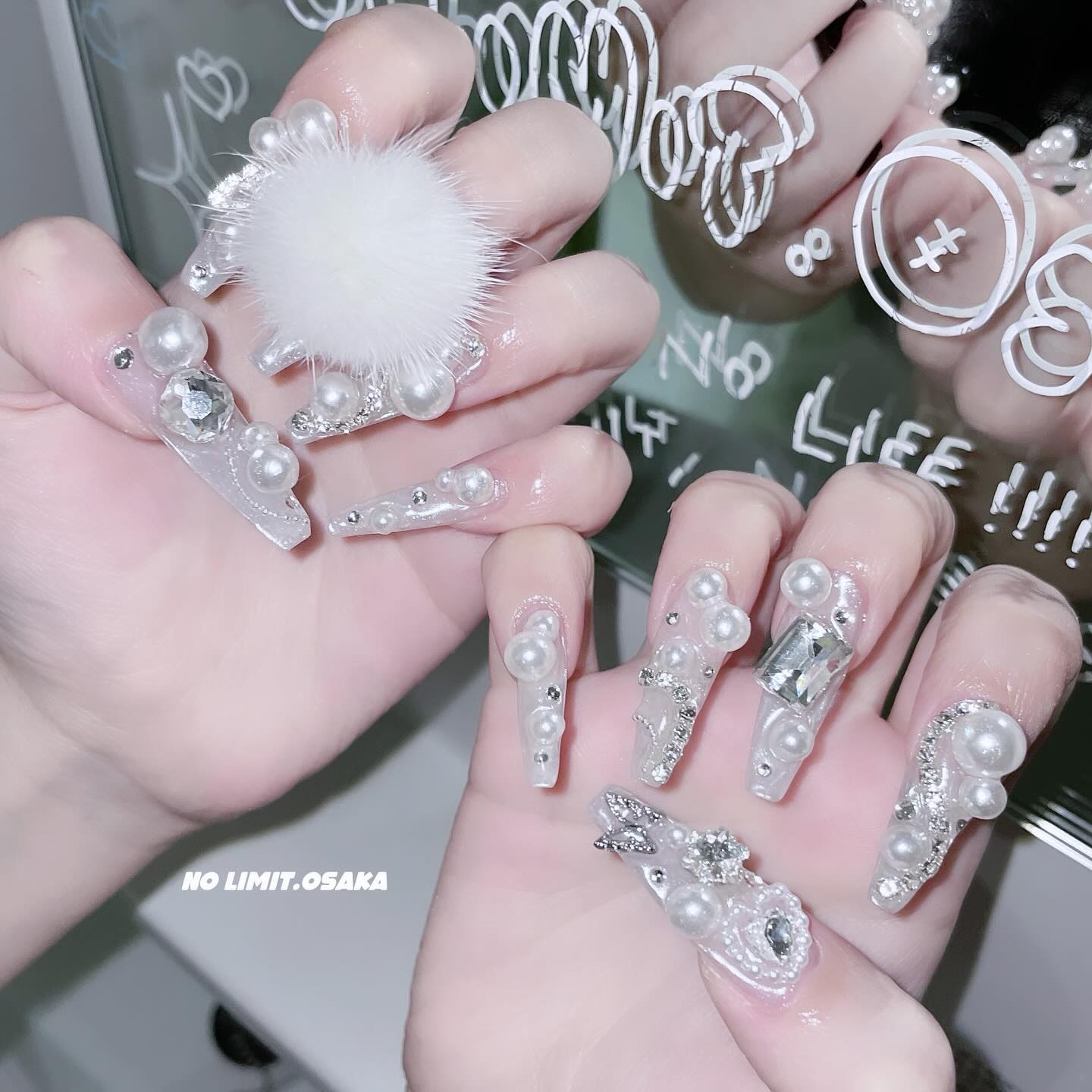 万霓穿戴甲珠光白色毛球可爱日系美甲INS款复刻