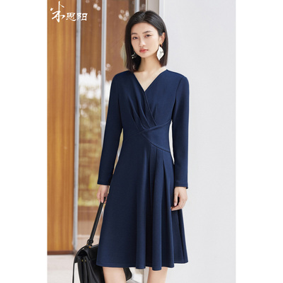 米思阳2025秋季新款知性气质V领连衣裙显瘦休闲穿搭A字裙女4312