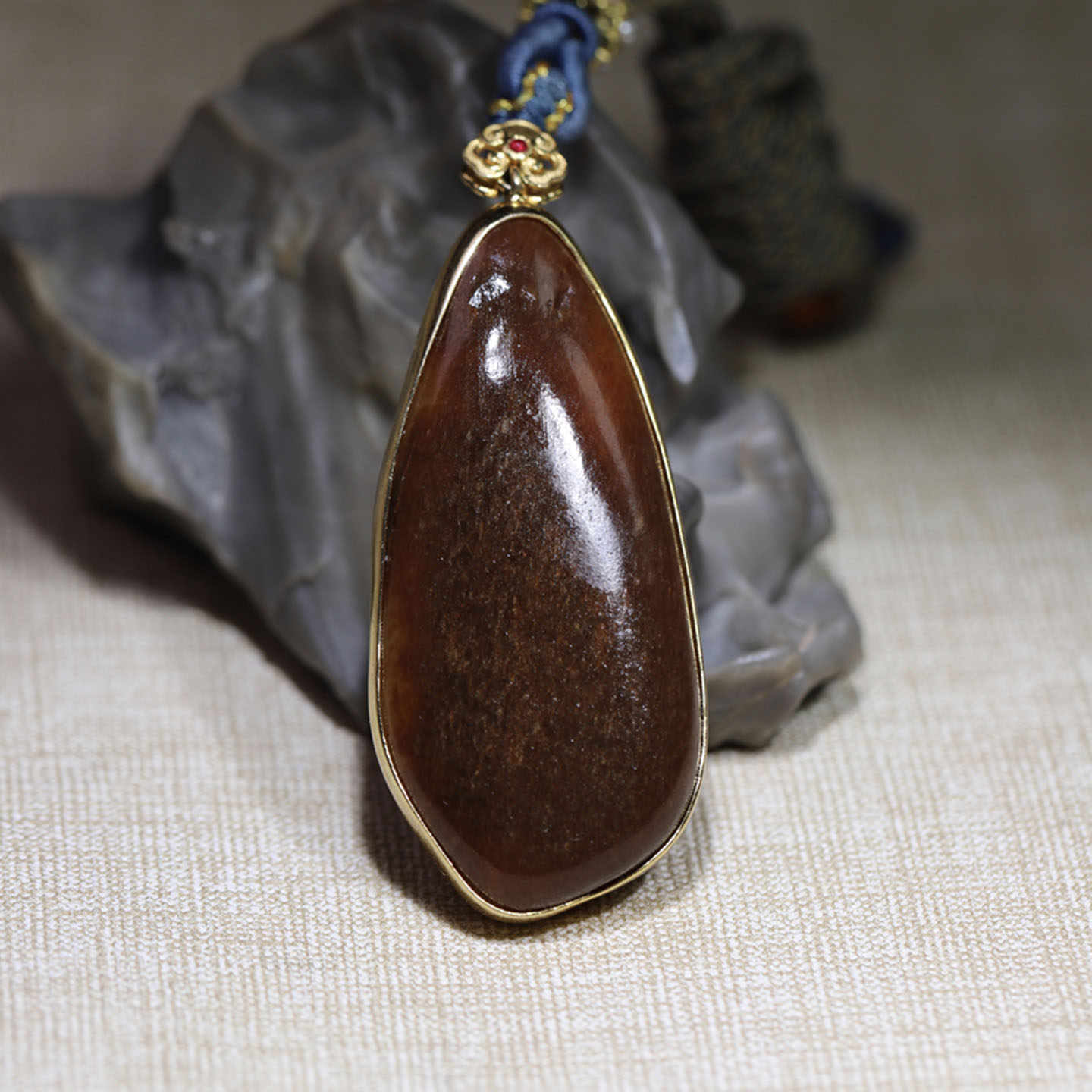 玉秀和田玉金镶玉吊坠籽料原石