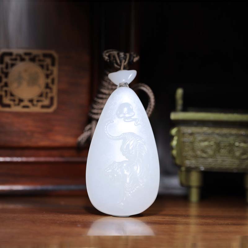 玉秀和田玉挂件生肖虎定制吊坠