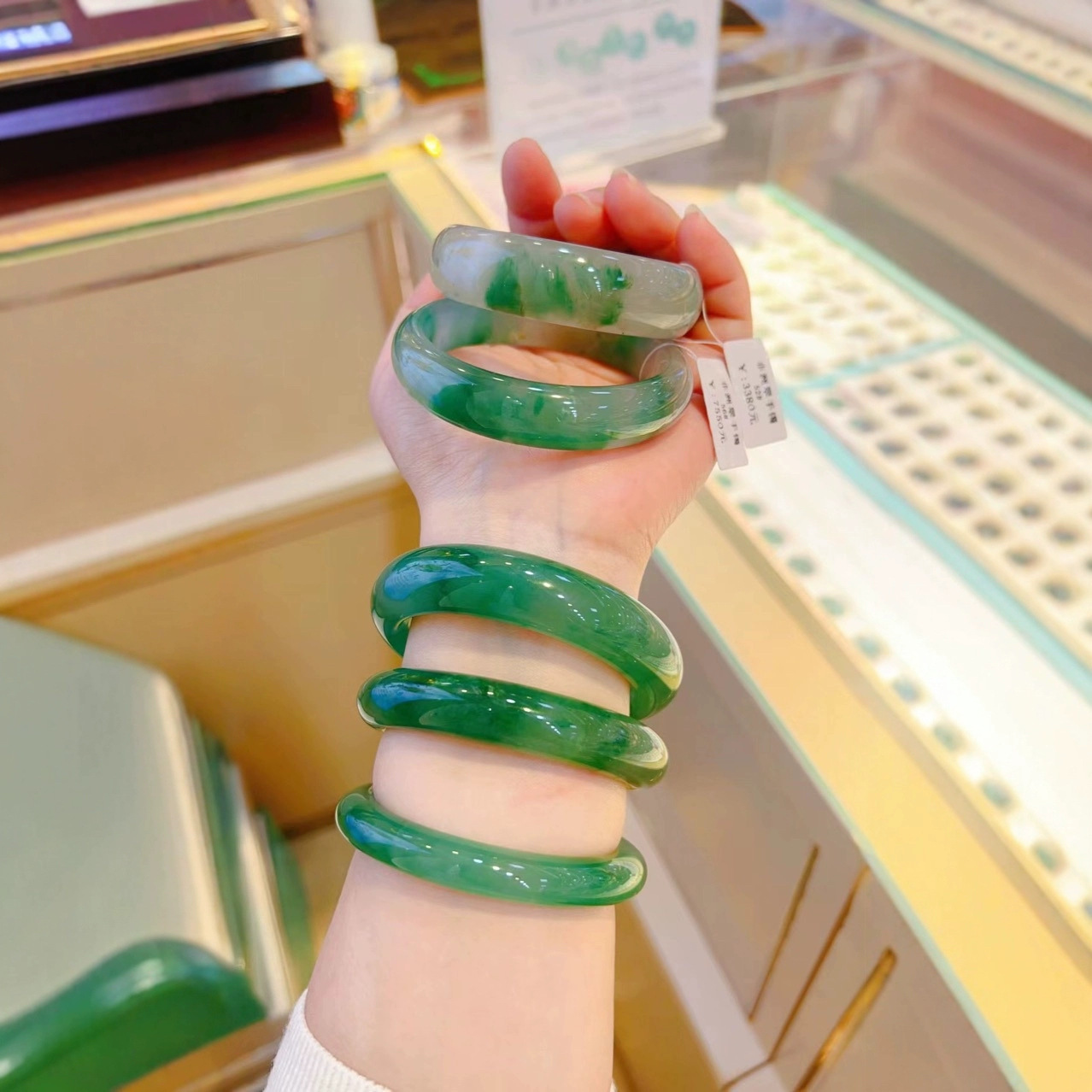 【带证】天然非洲翠正圈玉手镯天然独龙玉阳绿玉镯冰种手镯