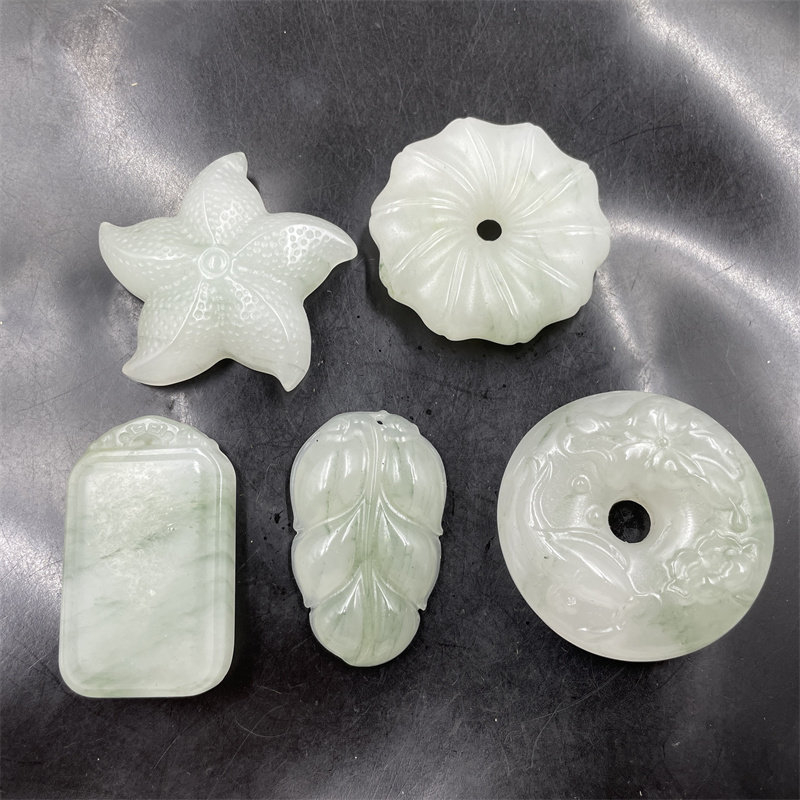 天然玉石白底青天山翠玉树叶吊坠 平安无事牌 鲤鱼闹连平安扣挂件