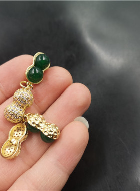 花生玉器925银镶嵌绿色玛瑙吊坠