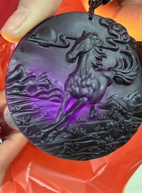四海玉器 新款黑色翳珀生肖马吊坠 圆形马达成功毛衣链挂件 玉坠