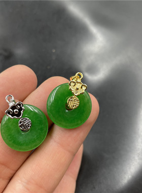 翠绿色马来玉平安扣吊坠