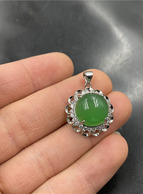 女款玉髓玛瑙圆形吊坠