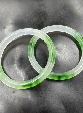 四海白底青翠绿色特价圆条手镯