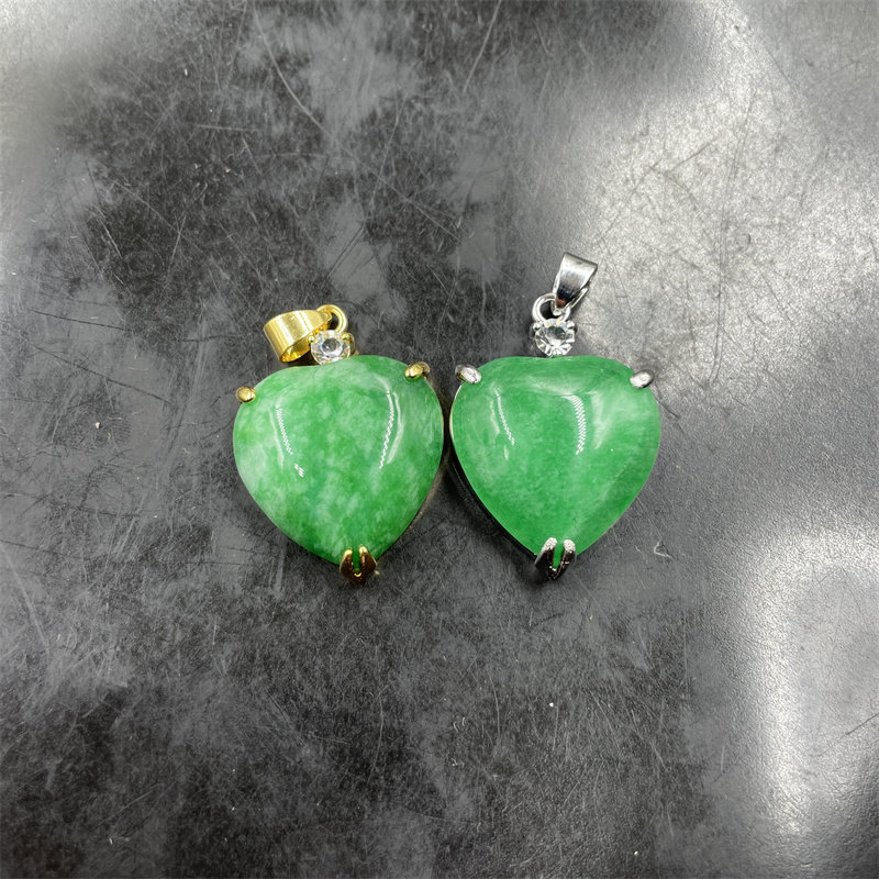 四海玉器 镶嵌白底青翠玉鸡心吊坠 阳绿色心形玉挂件 玉坠