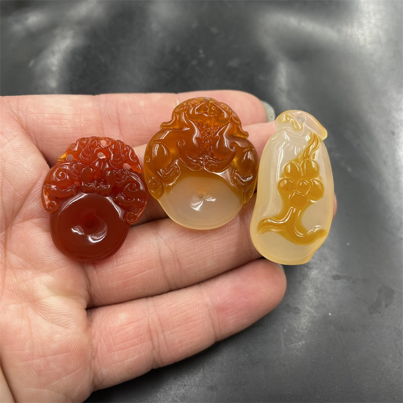 四海玉器 天然正品红玛瑙双貔貅吊坠 俏色玉髓事事平安玉坠 福瓜