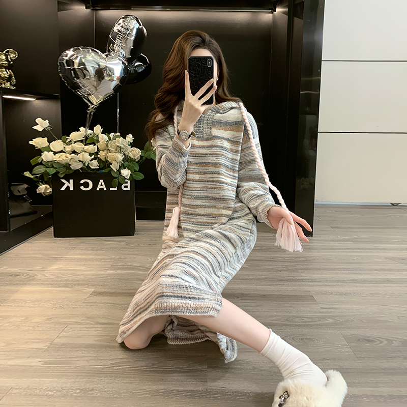 秋冬季新款慵懒风加厚连帽针织连衣裙复古条纹保暖中长款裙子宽松