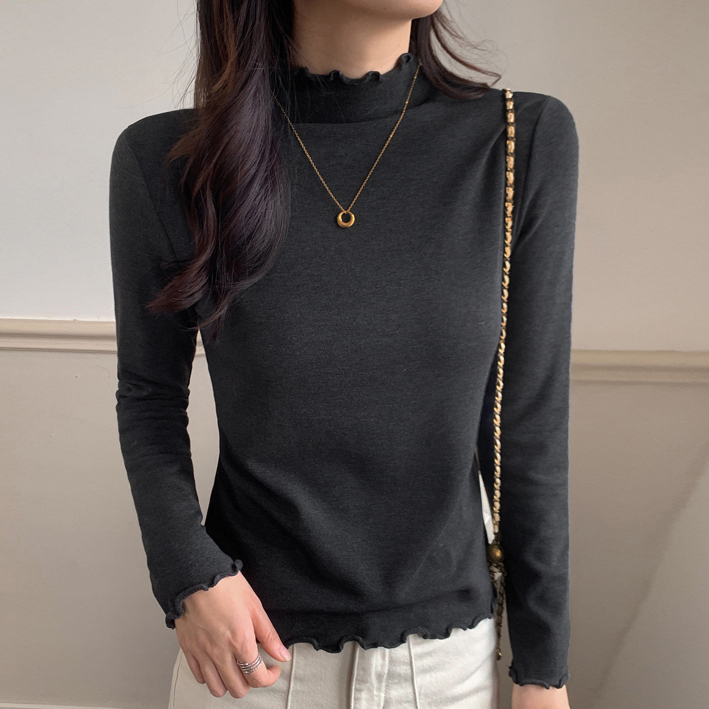 2026早春新款韩系木耳边半高领打底衫女简约通勤显瘦软糯内搭上衣