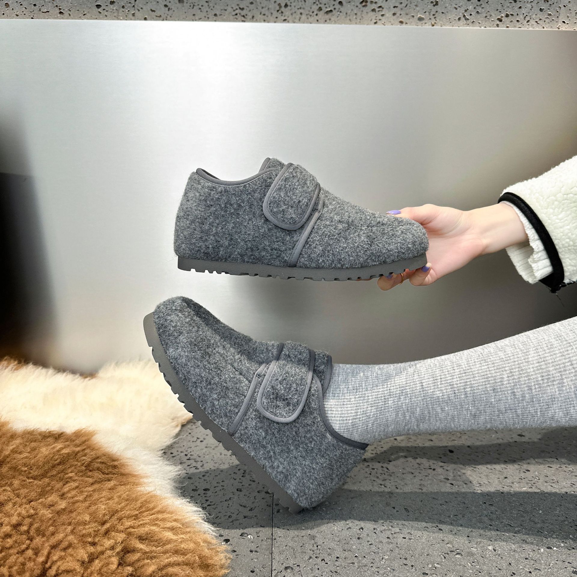 灰色毛呢毛绒勃肯鞋厚底女冬加绒面包鞋冬季新款毛毛鞋内增高棉鞋