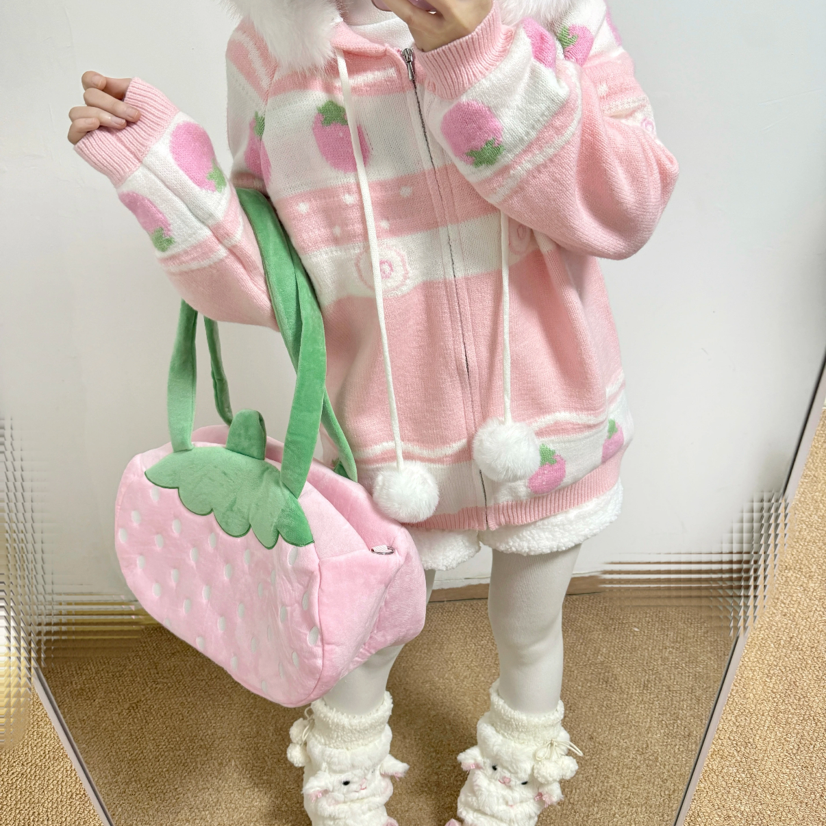 可爱草莓单肩斜挎手拎包大容量毛绒轻便撞色短途出游包补课袋,箱包皮具/热销女包/男包,通用款女包,淘宝优惠券,粉丝福利购,淘宝优惠卷