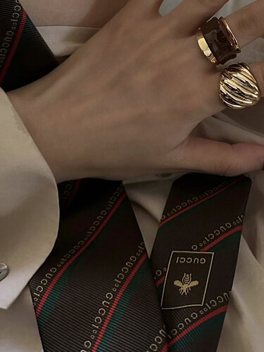 时髦agmes镀金螺纹食戒指