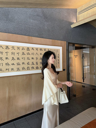 温婉美人贵气感天丝羊毛针织斗篷