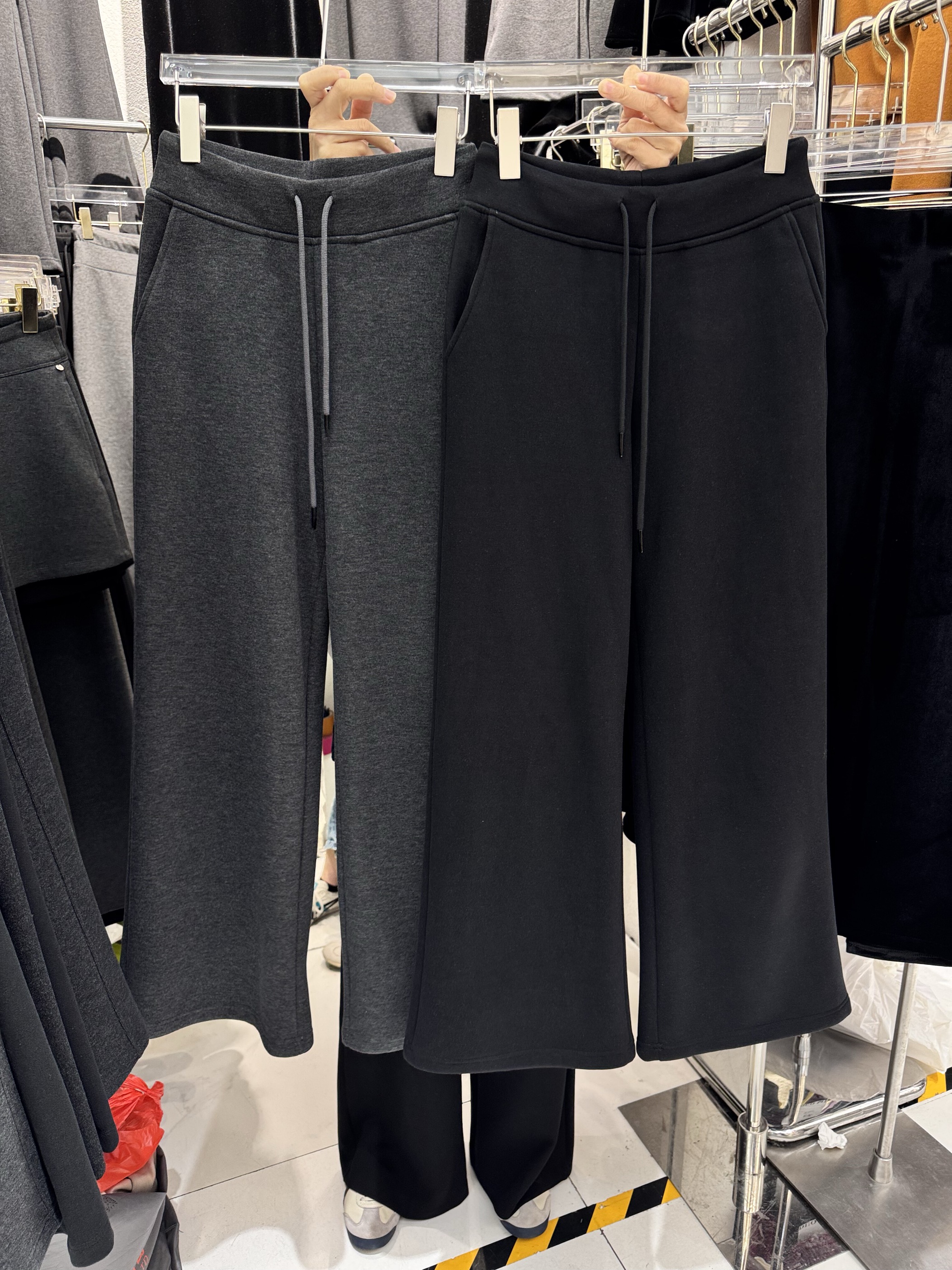 利来行LILAIHANG加绒中高腰抽绳羊绒裤2025冬季黑色筒喇长裤6682