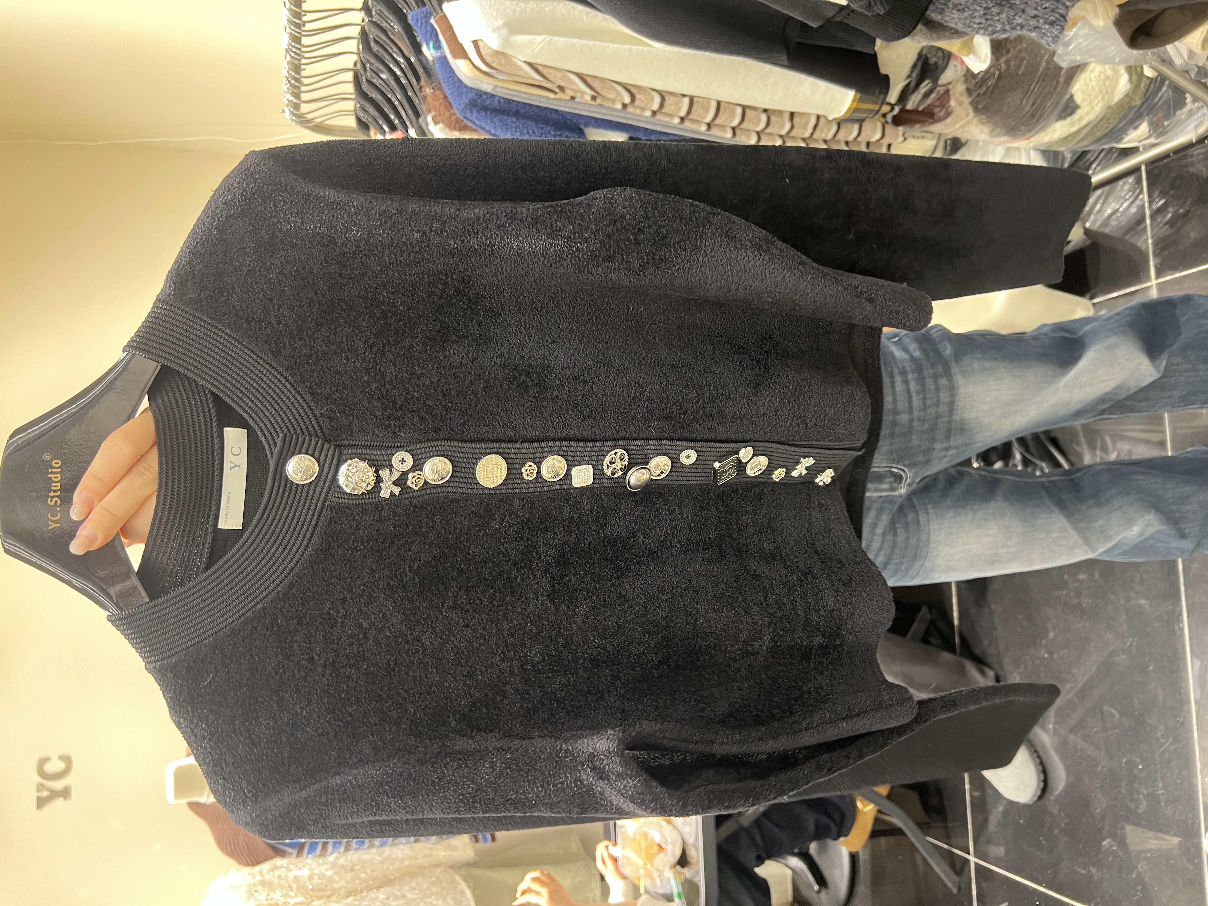 yc2025秋冬新款法式小香风重工纽扣装饰圆领短款针织黑色开衫外套