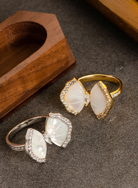 STINA风精致镶钻贝母蝴蝶结开口