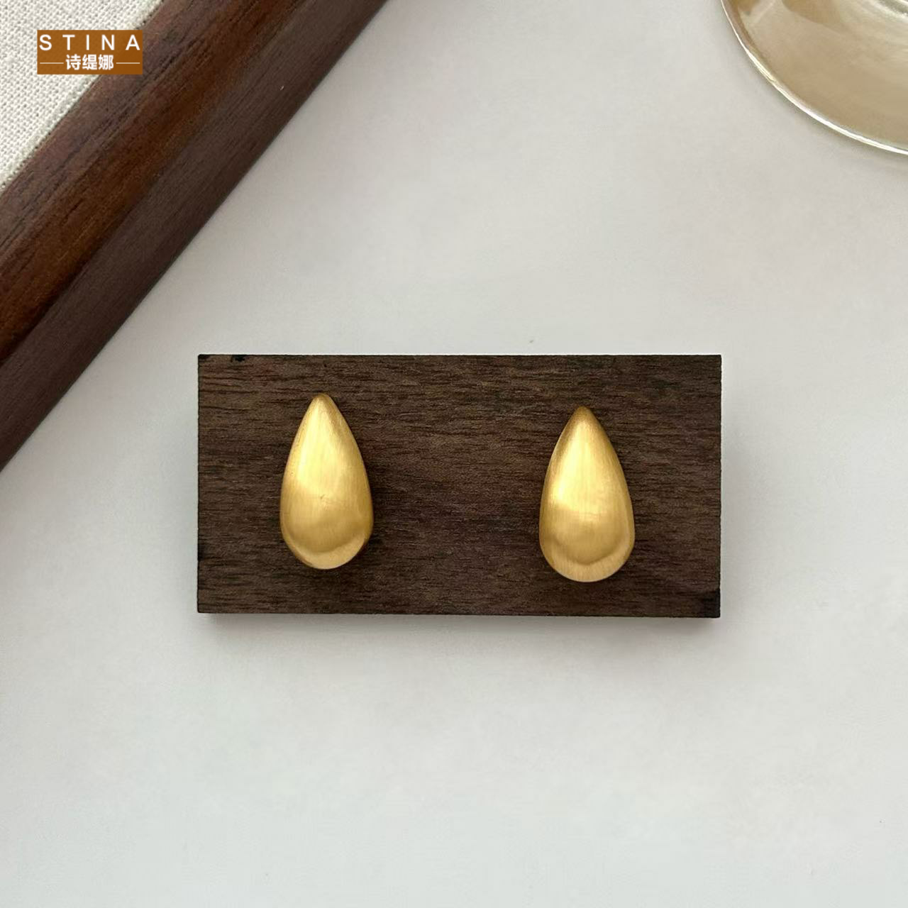 STINA韩版简约水滴哑光耳钉时尚