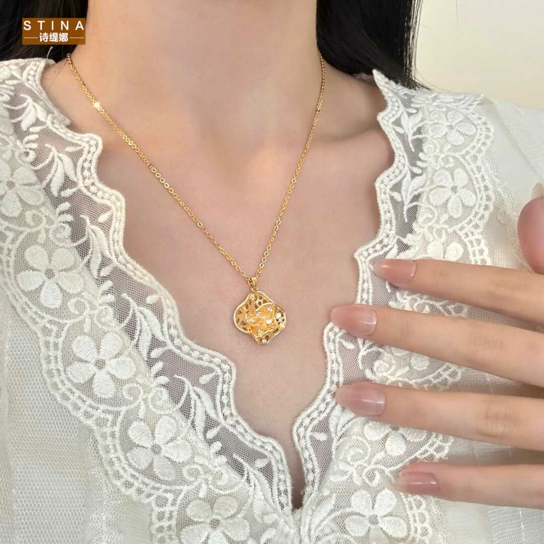 STINA列维斯裙摆金色项链女小巧