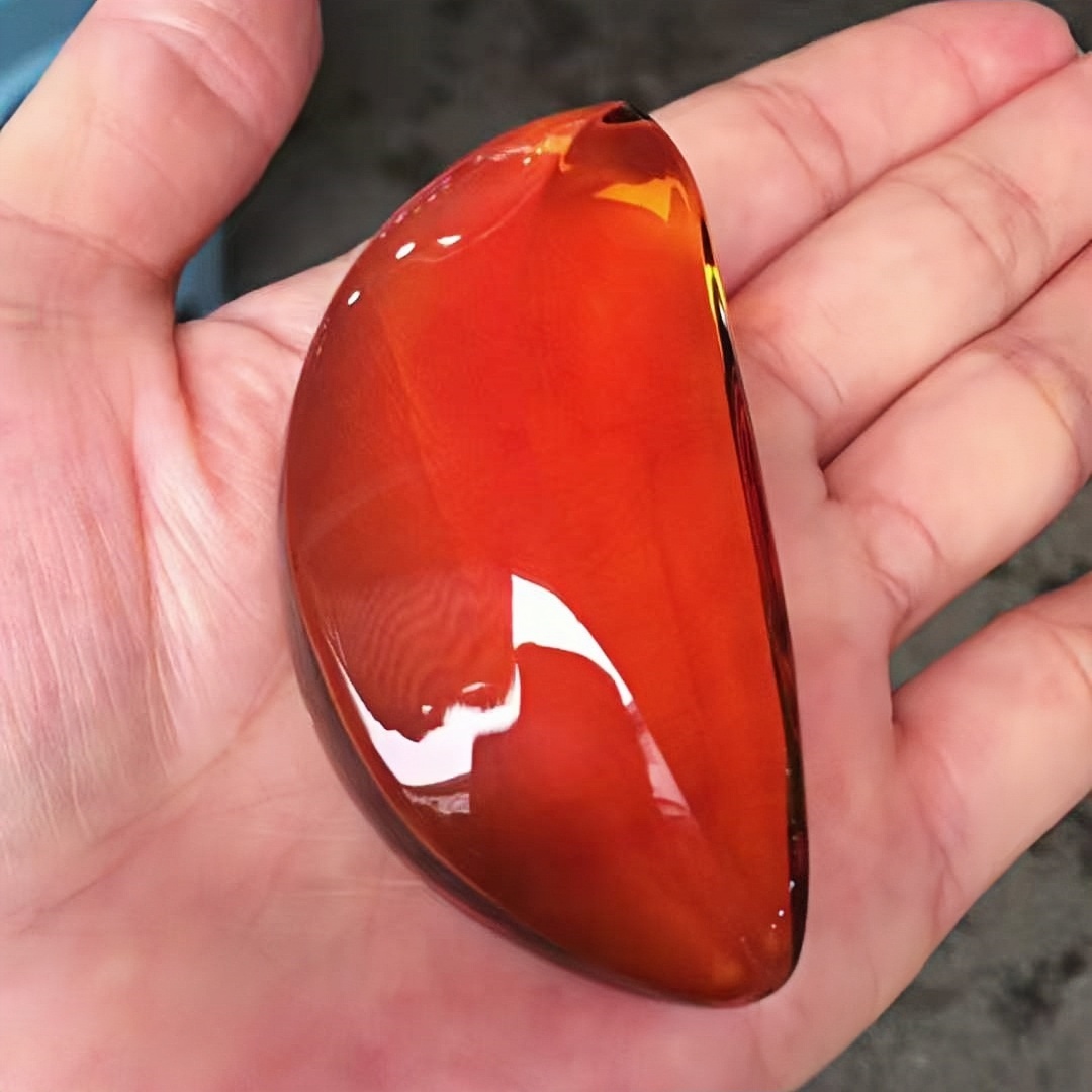 正品天然缅甸琥珀精美血红茶柳叶吊坠文玩百搭稀有孤品珠宝饰品
