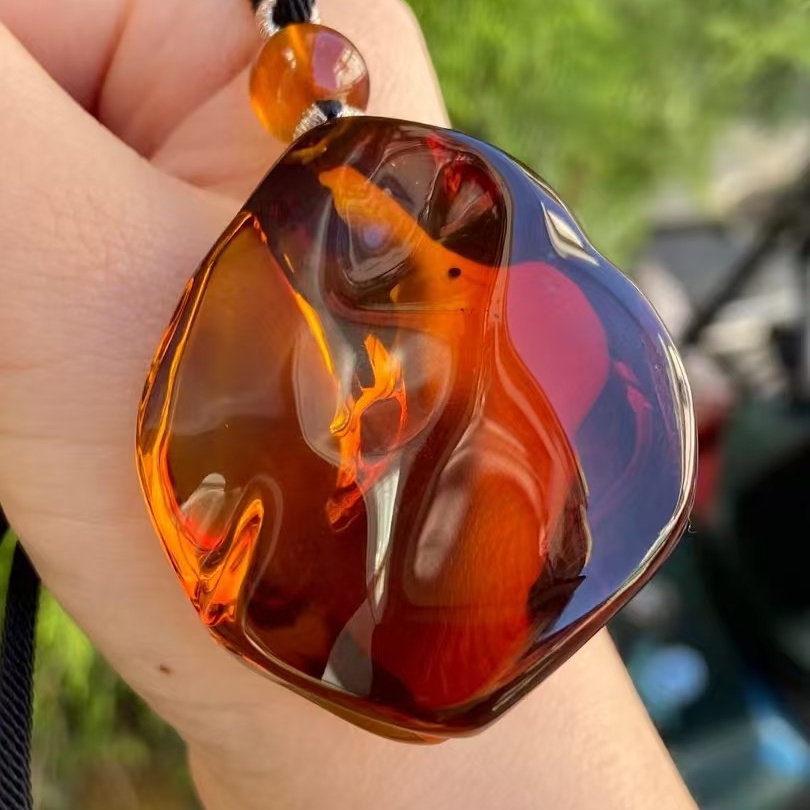 正品天然缅甸琥珀精美红绿双色茶血珀随形吊坠文玩百搭珠宝饰品