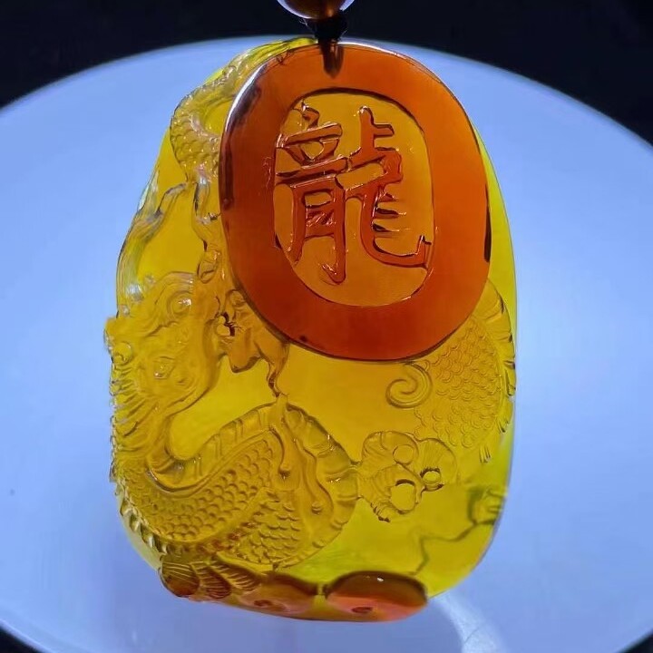 正品天然缅甸琥珀蓝血膜俏色血珀 龙腾四海 圆雕吊坠文玩珠宝饰品