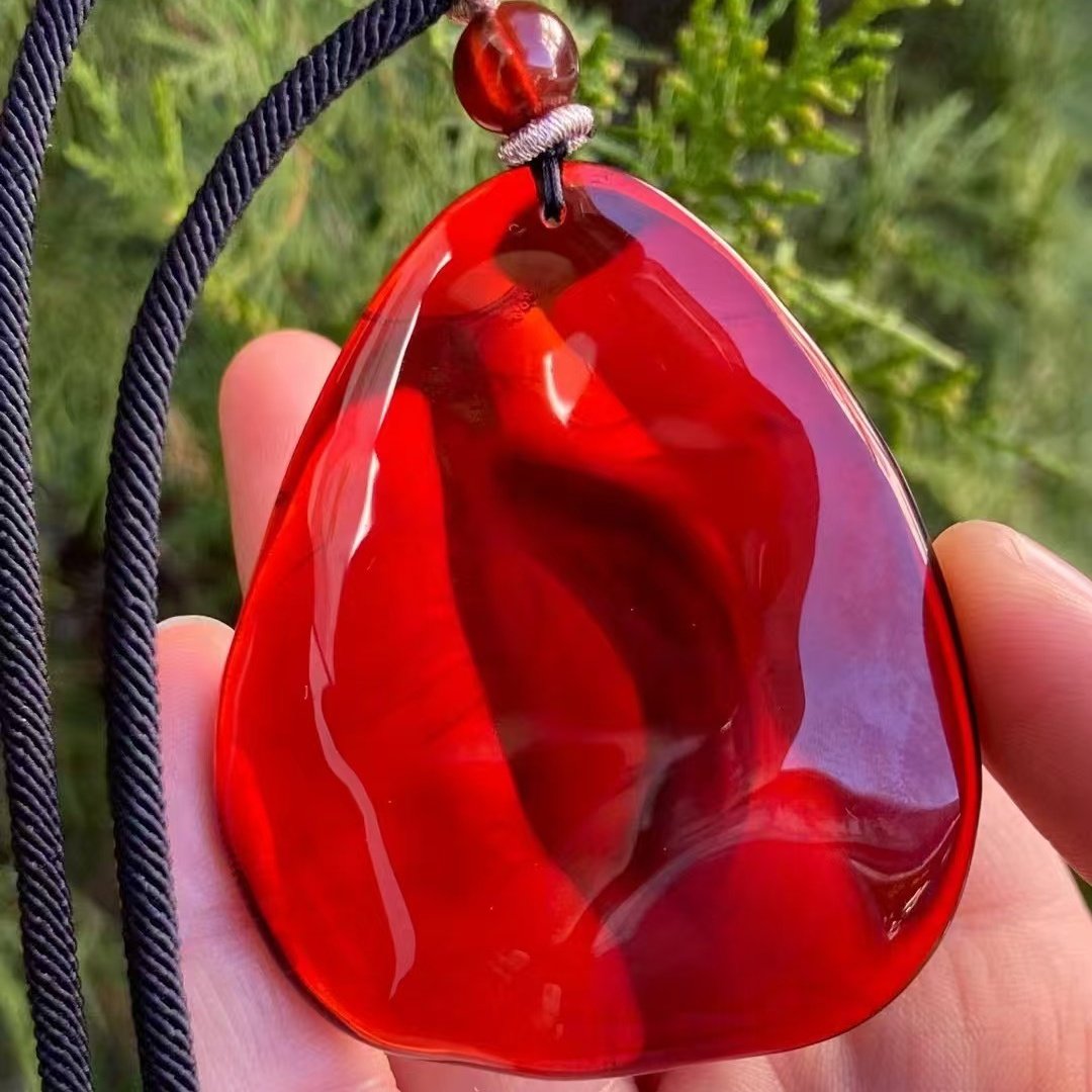 正品天然缅甸琥珀精美血蜜随形吊坠男女款文玩时尚稀有珠宝饰品