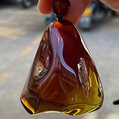 正品天然缅甸琥珀精美棕茶红绿双色随形吊坠男女款文玩珠宝饰品