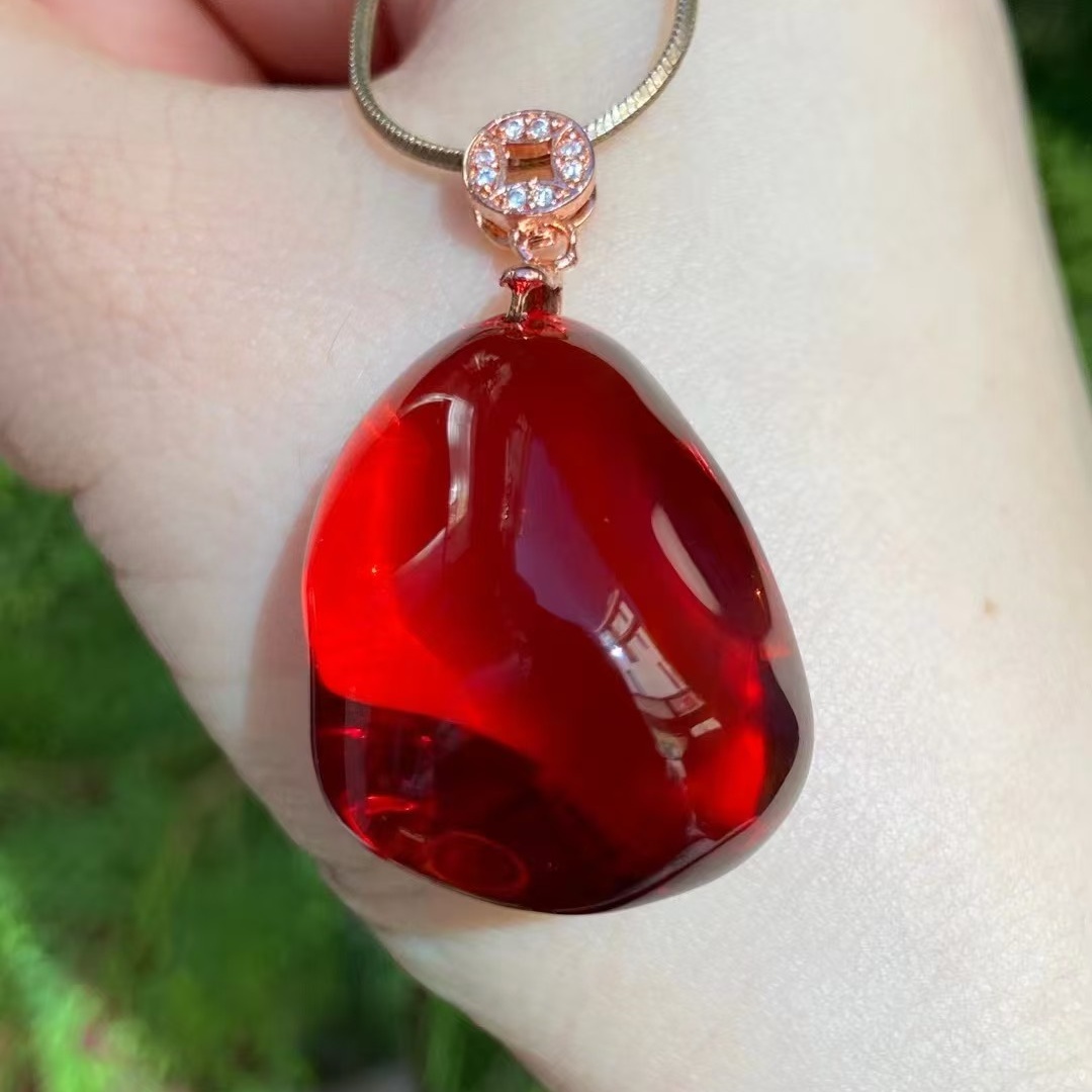 正品天然缅甸琥珀精美玻璃底血珀小吊坠女款文玩百搭潮流珠宝饰品