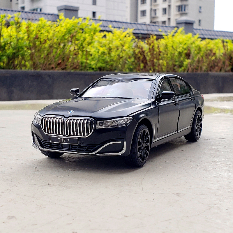 宝马760合金124玩具车