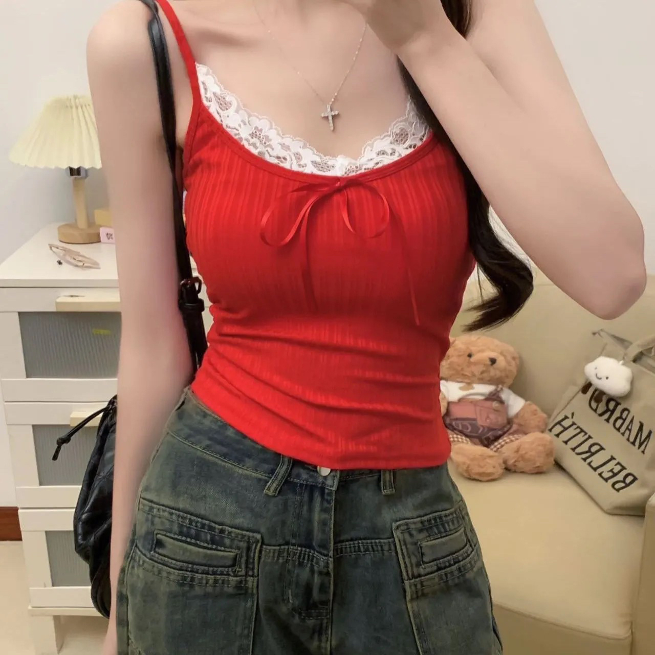 纯欲辣妹蕾丝蝴蝶结吊带背心带胸垫女春秋新款设计感内搭显瘦上衣