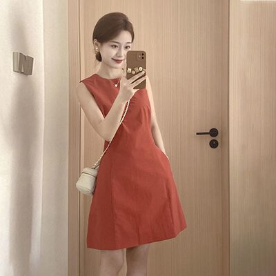气质高级感超好看茶里茶气别致绝美红色连衣裙夏季元气轻活风穿搭