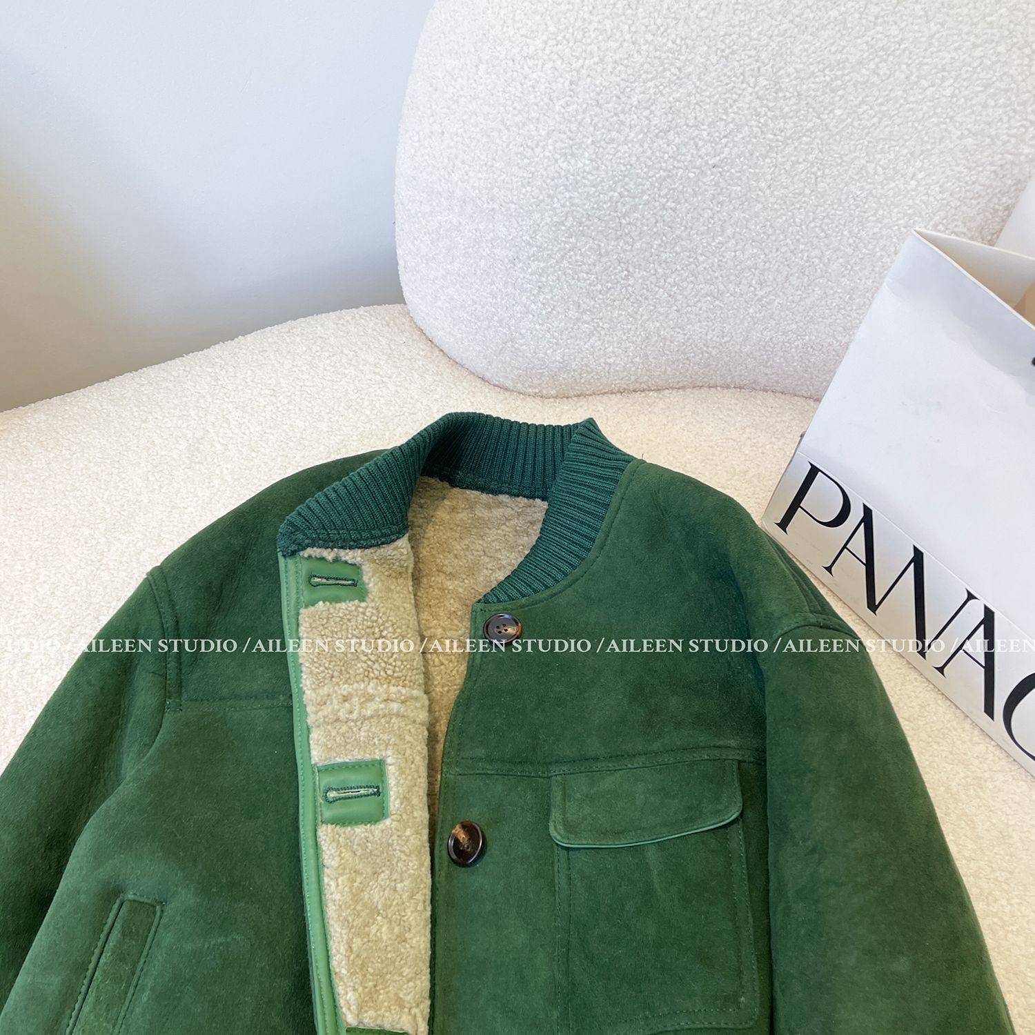 秋季新款小个子通勤独特舒适简约外套女短款超好看羊羔毛上衣2025