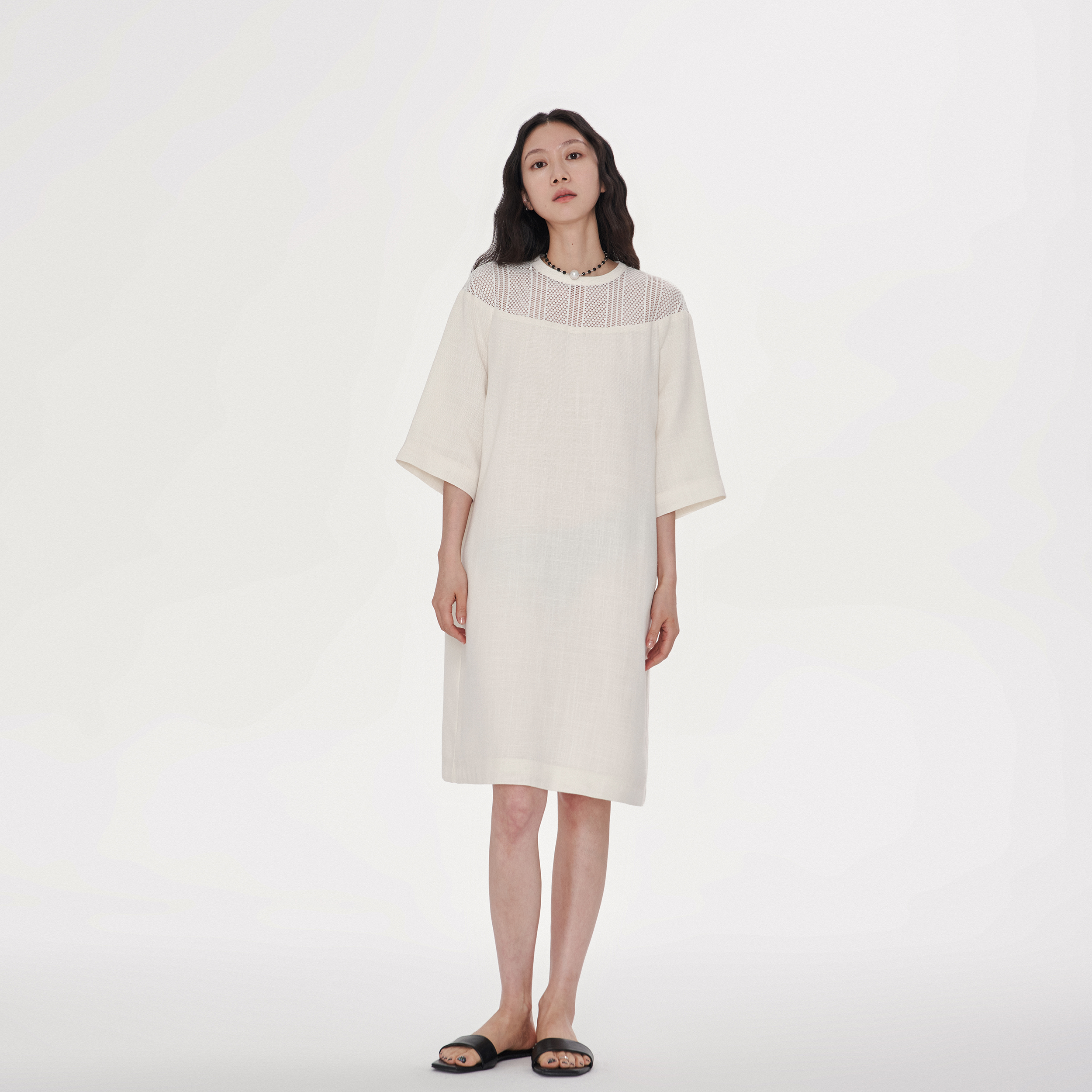 宽松镂空白色连衣裙白色镂空休闲