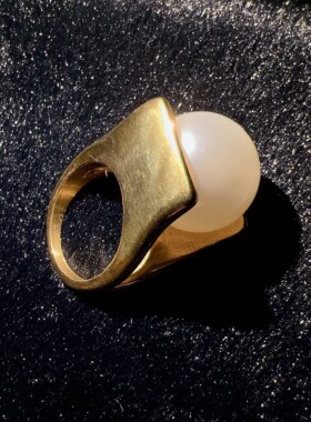 夸张复古金色戒指镀金琉璃大珠金属感指环