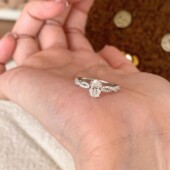 旋转芭蕾_鸽子蛋莫桑石戒指女轻奢小众高级微镶椭圆锆石开口婚戒