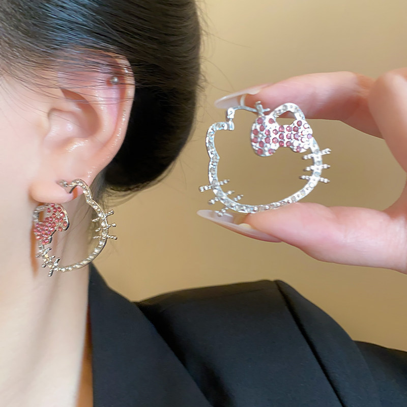店主推荐！甜酷银色满钻kitty耳环女高级感耳钉气质耳圈个性耳饰