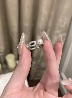 爆闪马蹄扣仿珍珠戒指女小众设计轻奢高级感2026新款情侣对戒指环