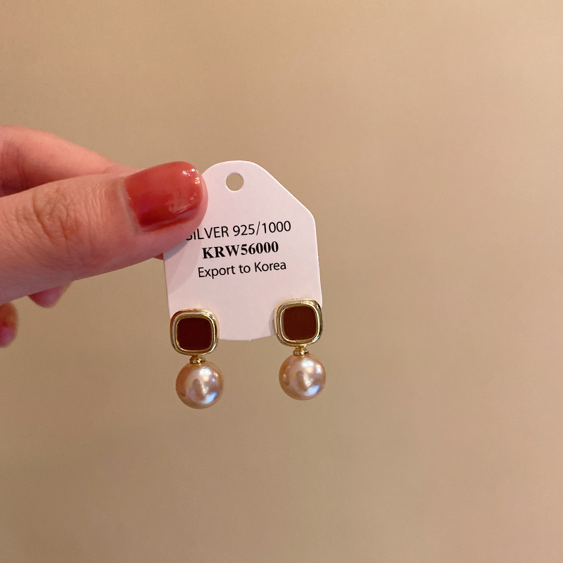 美拉德珍珠耳环女轻奢高级感耳钉2025新款爆款秋冬女人味小众耳饰