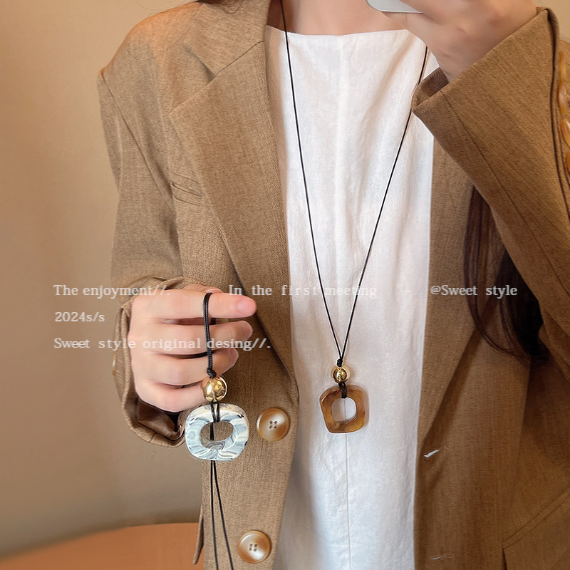 新中式几何方形仿骆驼骨项链女款小众锁骨链吊坠毛衣链长款配饰品