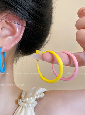 多巴胺彩色耳圈女2025新款高级感黄色夏天耳饰海边度假风圈圈耳环