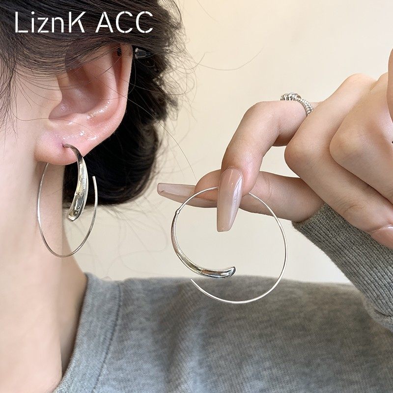 欧美夸张圆圈大耳环轻奢高级简约气质耳钩女小众独特设计百搭饰品