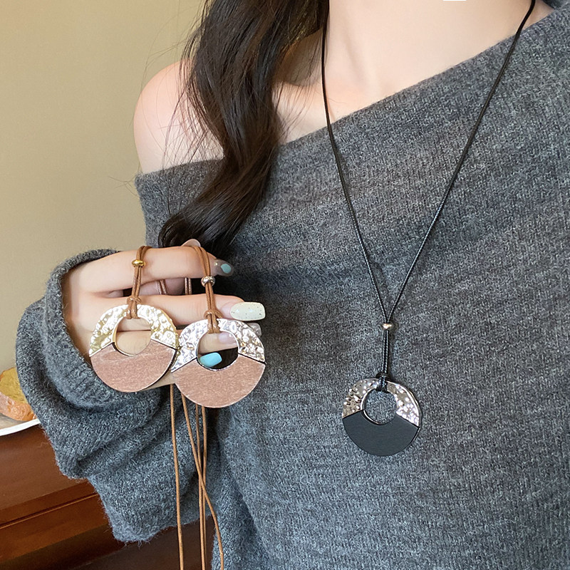 不规则拼接木质圆环吊坠项链女款2025新款锁骨链长款毛衣链配饰品
