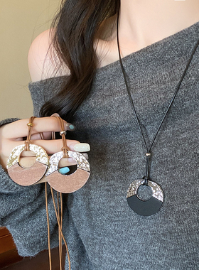 不规则拼接木质圆环吊坠项链女款2025新款锁骨链长款毛衣链配饰品