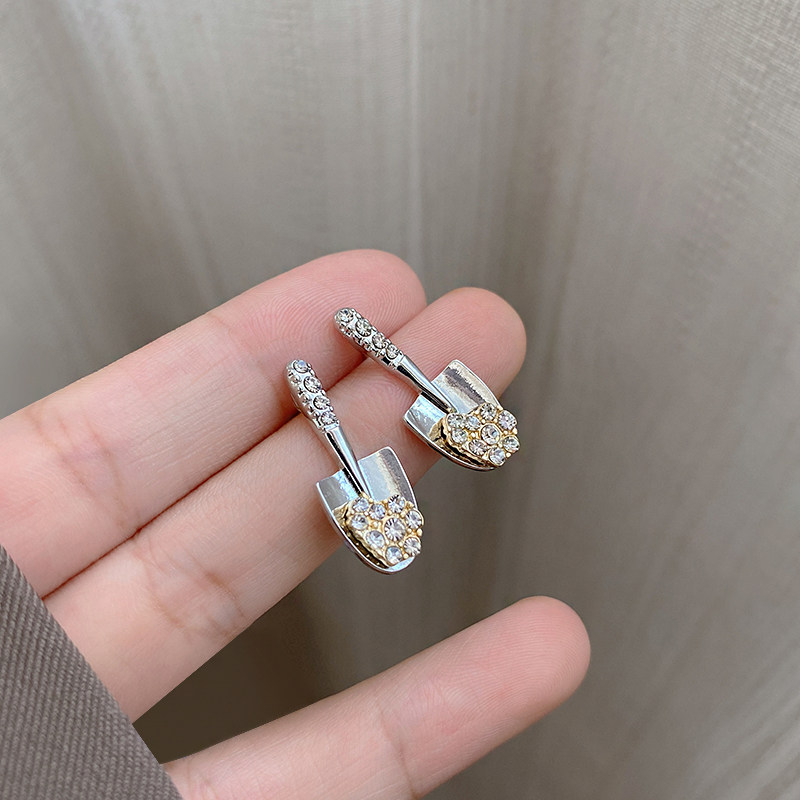 原创设计锆石独特铲子耳环轻奢高级感耳钉2024新款爆款气质耳饰女